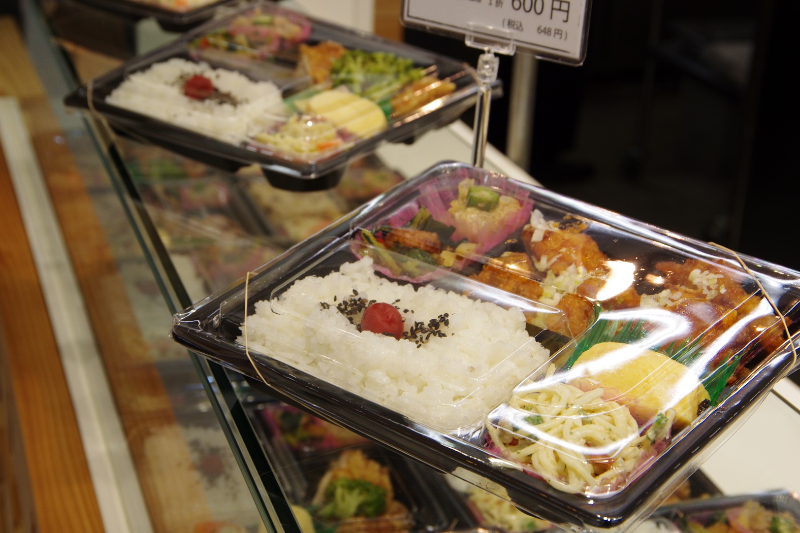 大晦日も元旦も営業 一鴻そごう徳島店 の骨付き鶏で華やかな年末年始を 日刊あわわ