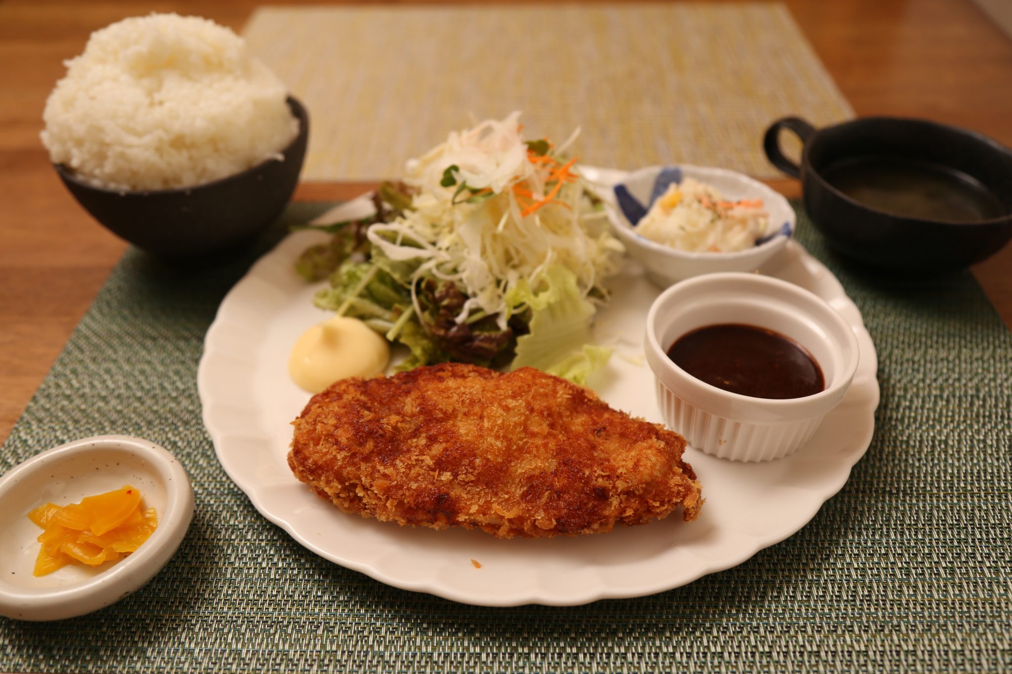 徳島市 カフェ ポテチ 今年オープンのカフェはなんと店長が犬 幅広い年代が足を運ぶ憩いの場 日刊あわわ