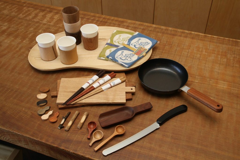 テーブルからキッチン用品まで 木のぬくもりを感じるええ感じのショップに行ってみた 日刊あわわ