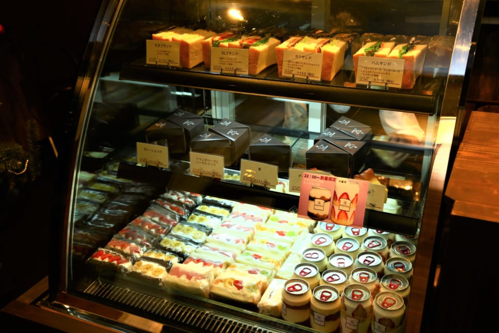 21 10月open Soyeux ソニュ 徳島市秋田町 夜街にオープンした夜のパン屋さんの主役は 食パンと自家製スイーツ 日刊あわわ